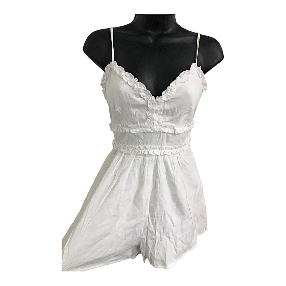 Trixxi white v-neck ruffled front mini romper size small brand new